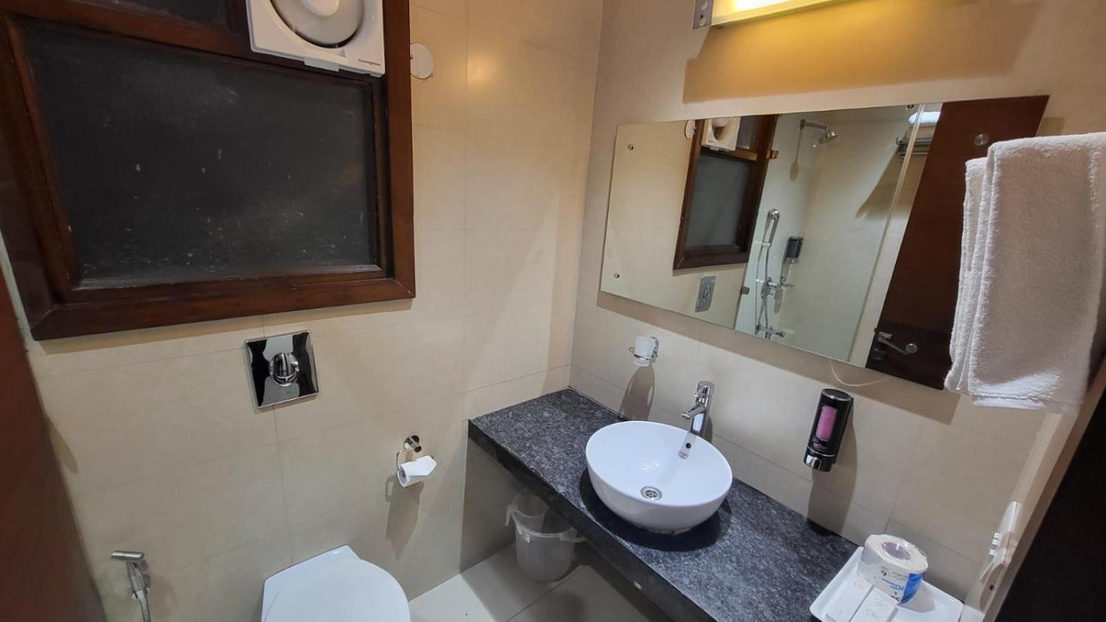 Uds Villa Scandinavian B&B - Next To Vfs New Delhi Exterior photo