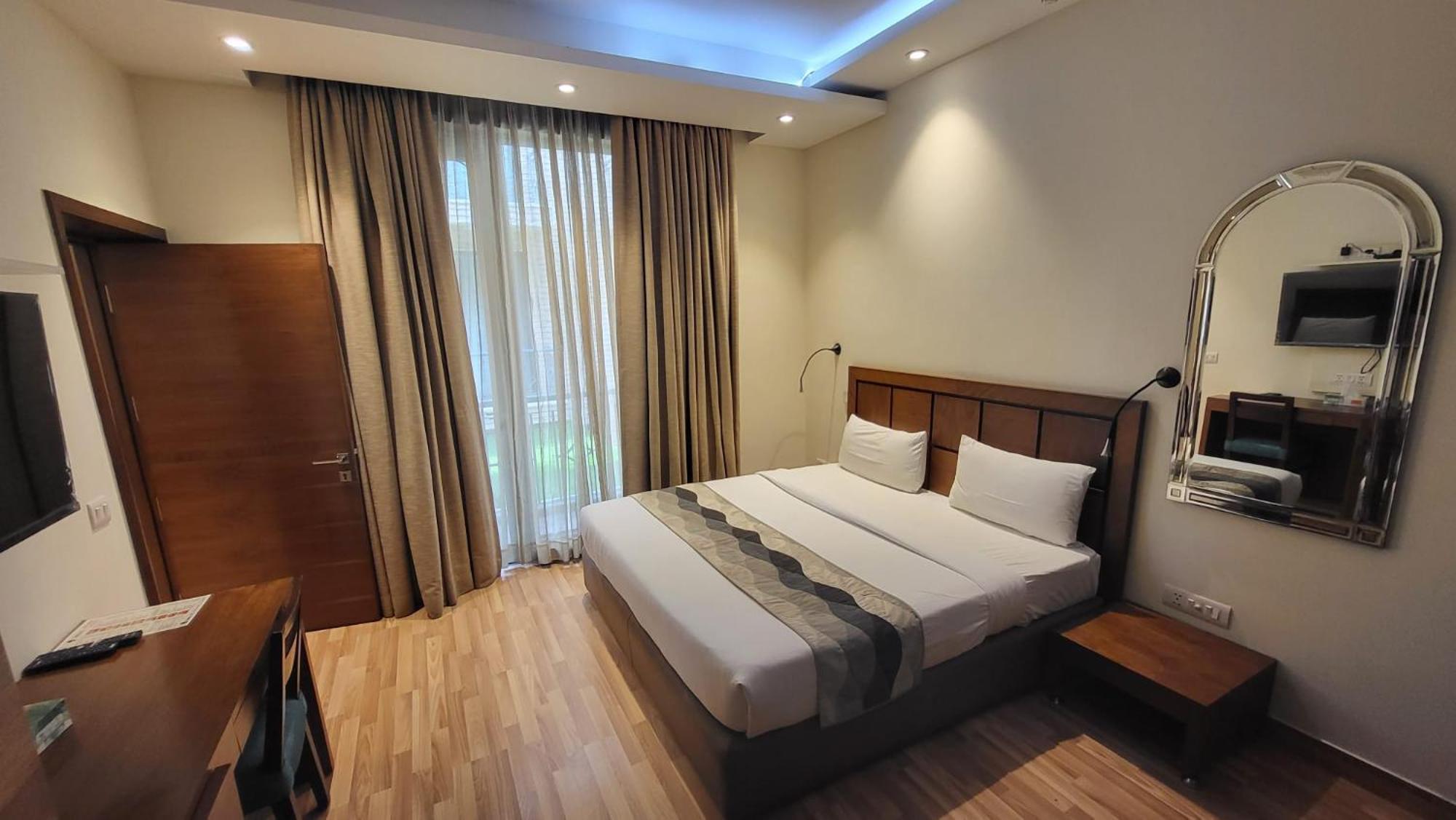 Uds Villa Scandinavian B&B - Next To Vfs New Delhi Exterior photo