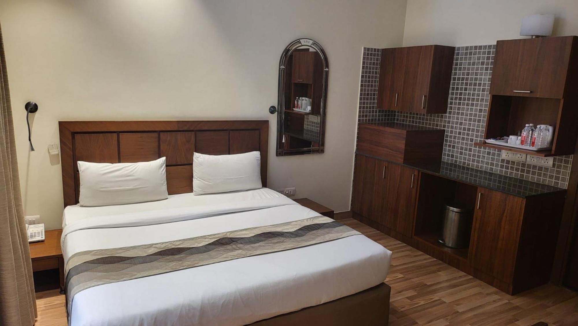 Uds Villa Scandinavian B&B - Next To Vfs New Delhi Exterior photo